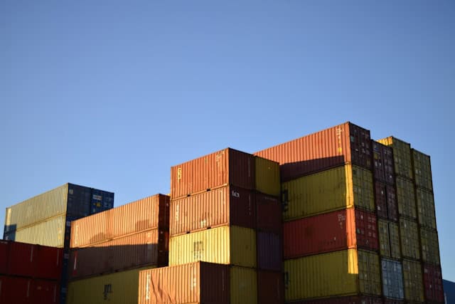 Auf dem Bild sind Container zu sehen